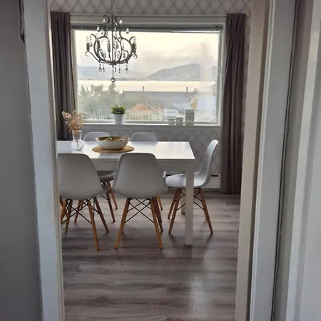 Charming Family House With Beautiful Views! Dom wakacyjny Askoy