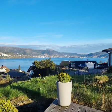 Charming Family House With Beautiful Views!