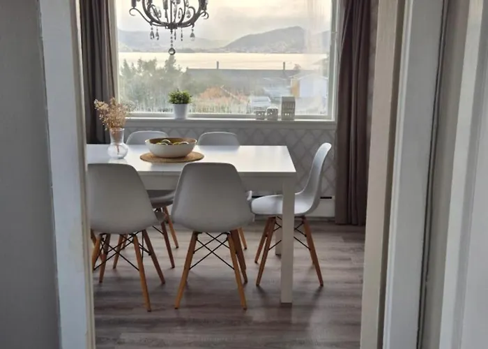 Charming Family House With Beautiful Views! Hébergement de vacances Askoy