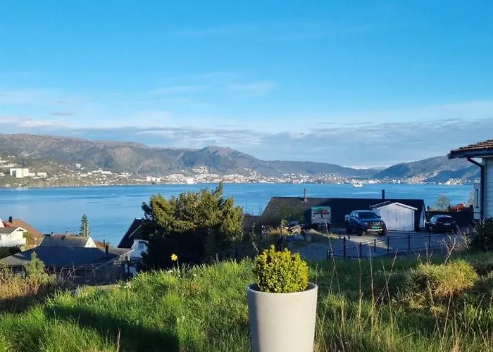 Charming Family House With Beautiful Views!