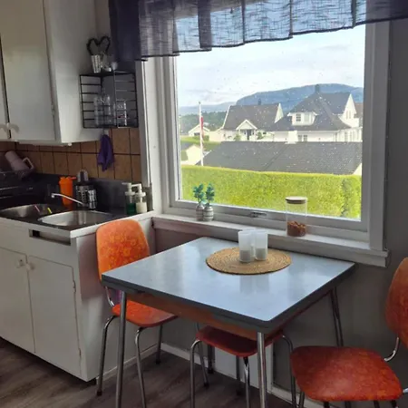Dom wakacyjny Charming Family House With Beautiful Views!